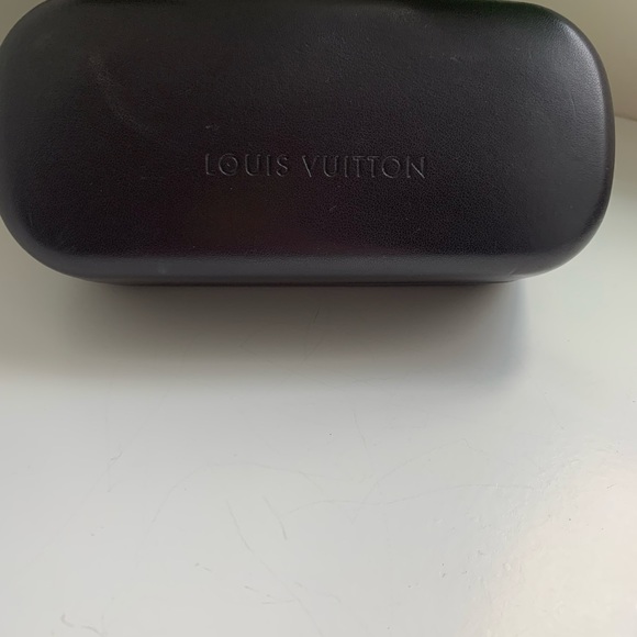 Authentic Louis Vuitton two tone gray sunglasses. - Picture 8 of 8